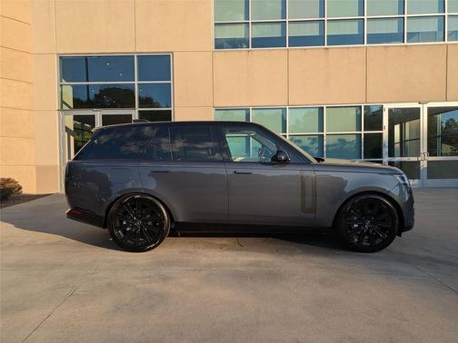 2025 Land Rover Range Rover P400 SE