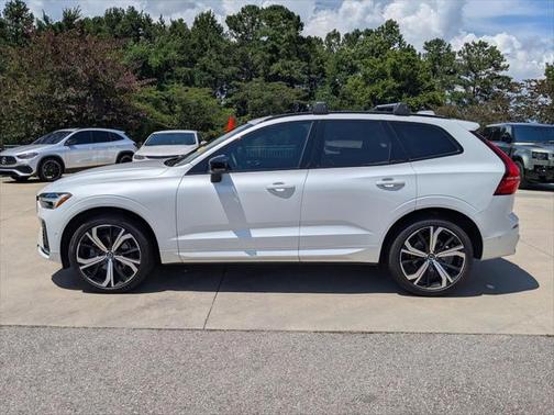 2023 Volvo XC60 B5 Ultimate Dark Theme