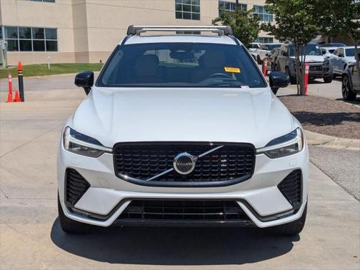 2023 Volvo XC60 B5 Ultimate Dark Theme