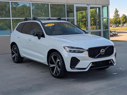 2023 Volvo XC60 B5 Ultimate Dark Theme