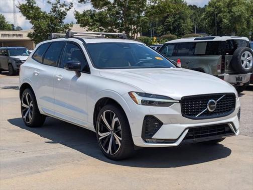 2023 Volvo XC60 B5 Ultimate Dark Theme