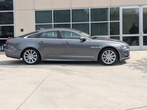 2019 Jaguar XJ R-Sport