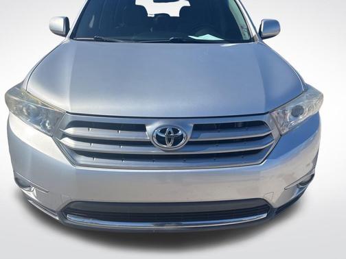 2013 Toyota Highlander SE
