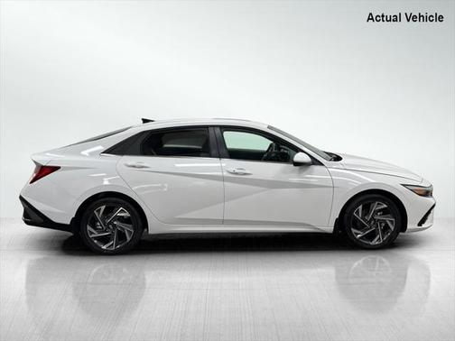 2025 Hyundai ELANTRA SEL