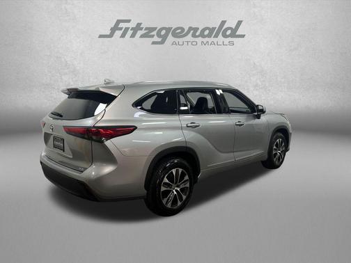 Celestial Silver Metallic 2020 Toyota Highlander XLE
