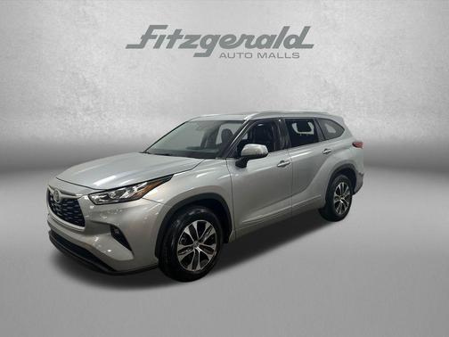 Celestial Silver Metallic 2020 Toyota Highlander XLE