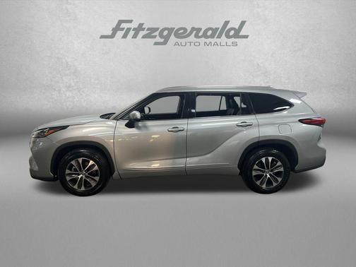 Celestial Silver Metallic 2020 Toyota Highlander XLE