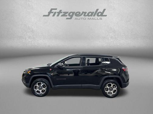 Diamond Black Crystal Pearlcoat 2022 Jeep Compass Trailhawk