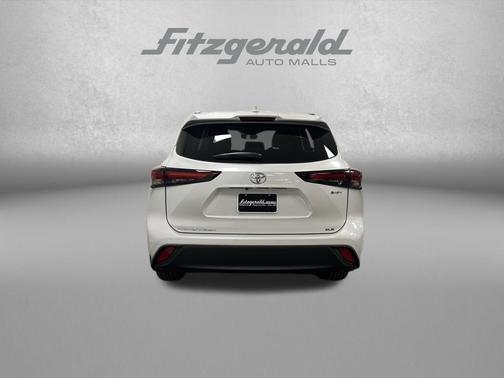 Wind Chill Pearl 2025 Toyota Highlander Hybrid XLE