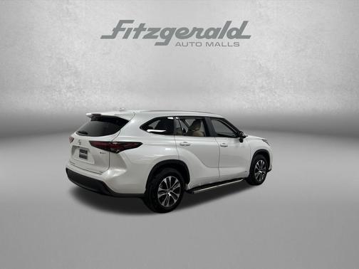 Wind Chill Pearl 2025 Toyota Highlander Hybrid XLE