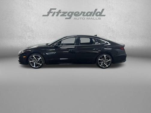 Phantom Black 2022 Hyundai SONATA SEL Plus