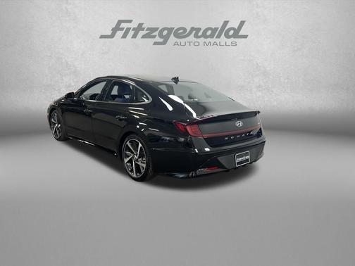 Phantom Black 2022 Hyundai SONATA SEL Plus