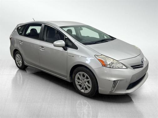 2013 Toyota Prius v Five