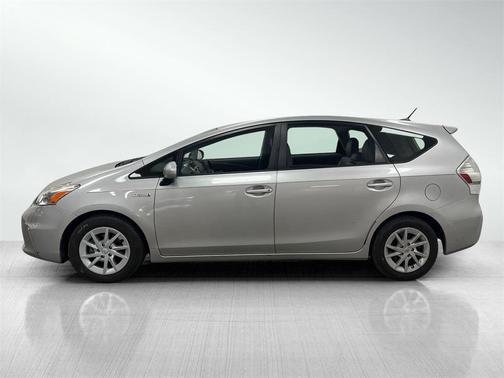 2013 Toyota Prius v Five