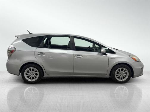 2013 Toyota Prius v Five