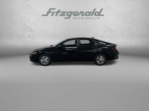 Abyss Black 2026 Hyundai ELANTRA SE