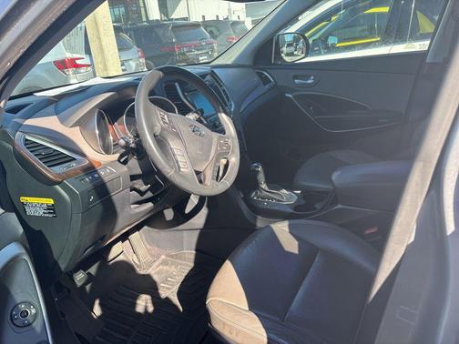 2017 Hyundai SANTA FE SE