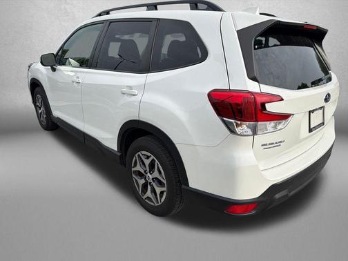 Crystal White Pearl 2023 Subaru Forester Premium