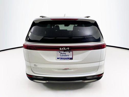 Snow White Pearl 2024 Kia Carnival SX
