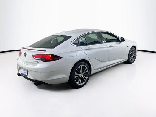 2018 Buick Regal Sportback Essence