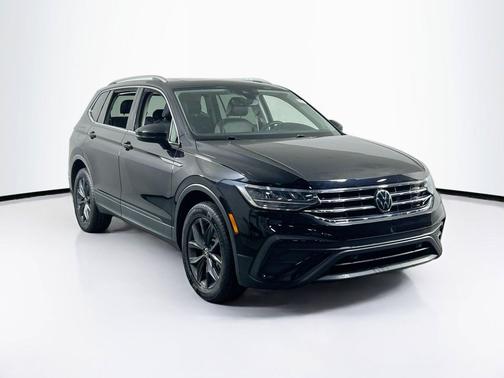 Deep Black Pearl 2023 Volkswagen Tiguan 2.0T SE 4MOTION