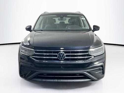 Deep Black Pearl 2023 Volkswagen Tiguan 2.0T SE 4MOTION