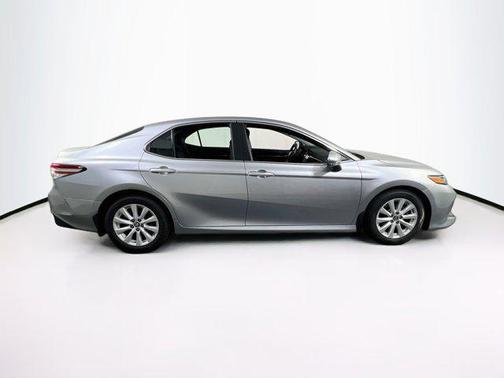 Celestial Silver Metallic 2018 Toyota Camry LE
