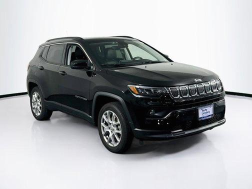 Diamond Black Crystal Pearlcoat 2022 Jeep Compass Latitude Lux
