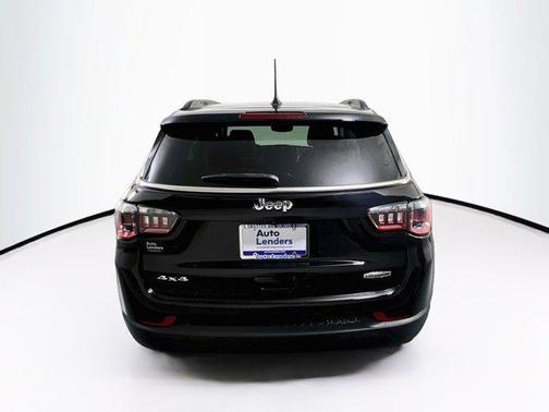 Diamond Black Crystal Pearlcoat 2022 Jeep Compass Latitude Lux