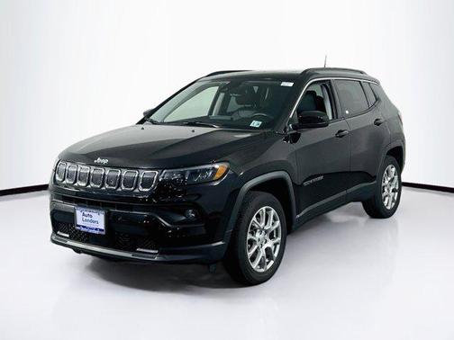 Diamond Black Crystal Pearlcoat 2022 Jeep Compass Latitude Lux