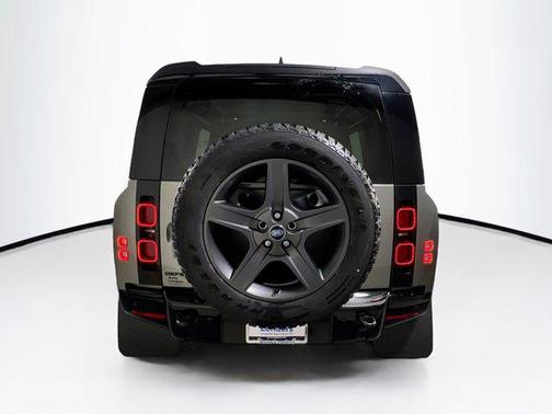 2025 Land Rover Defender 110 P400 X-Dynamic SE