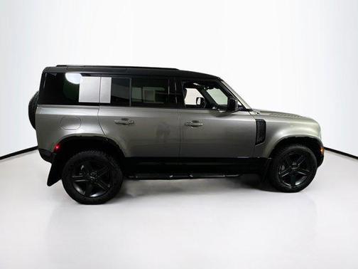 2025 Land Rover Defender 110 P400 X-Dynamic SE