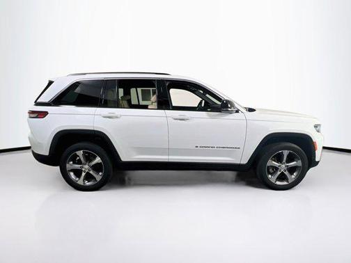 Bright White Clearcoat 2023 Jeep Grand Cherokee Limited