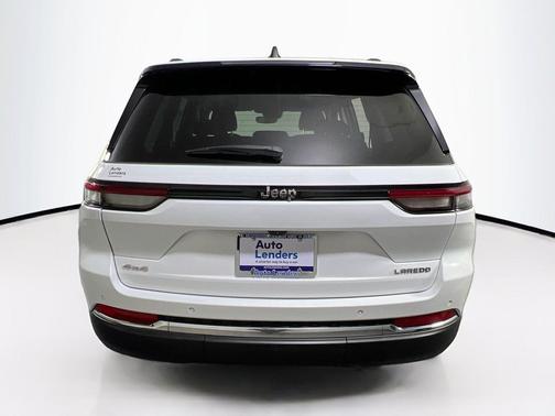 Bright White Clearcoat 2023 Jeep Grand Cherokee Laredo