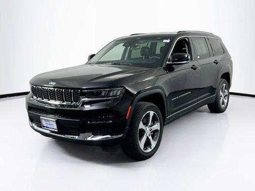 Diamond Black Crystal Pearlcoat 2023 Jeep Grand Cherokee L Limited