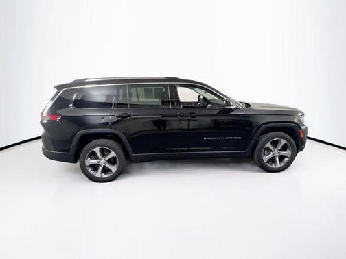 Diamond Black Crystal Pearlcoat 2023 Jeep Grand Cherokee L Limited