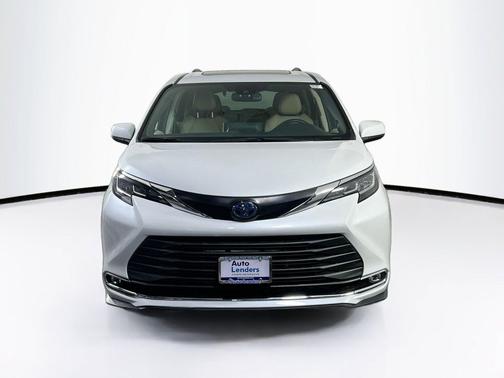 Wind Chill Pearl 2022 Toyota Sienna XLE