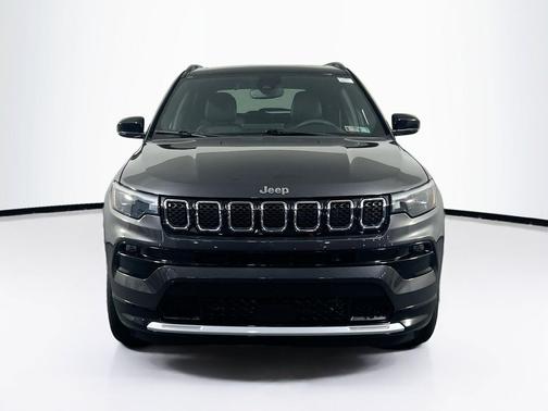 Granite Crystal Metallic Clearcoat 2023 Jeep Compass Limited