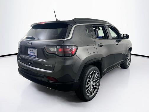 Granite Crystal Metallic Clearcoat 2023 Jeep Compass Limited
