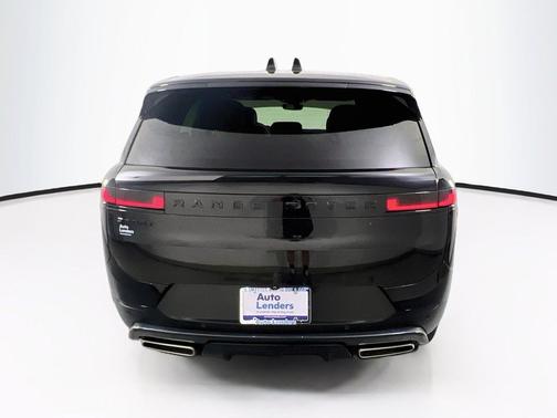 Santorini Black Metallic 2026 Land Rover Range Rover Sport SE
