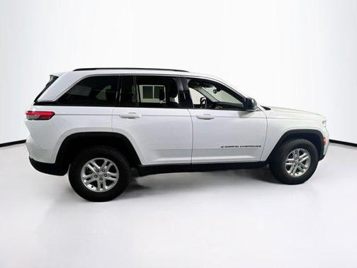 Bright White Clearcoat 2023 Jeep Grand Cherokee Laredo