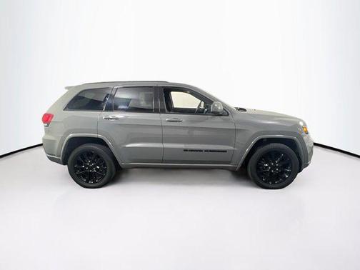 2022 Jeep Grand Cherokee Laredo