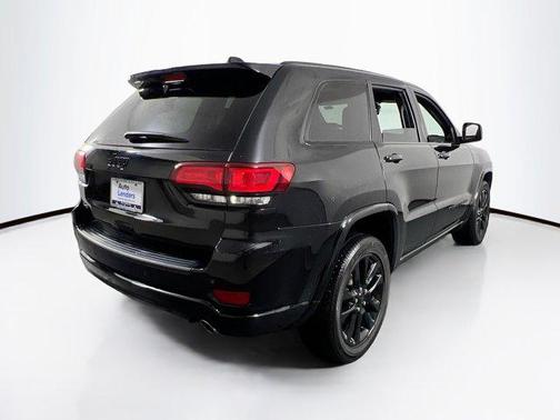 2022 Jeep Grand Cherokee Laredo