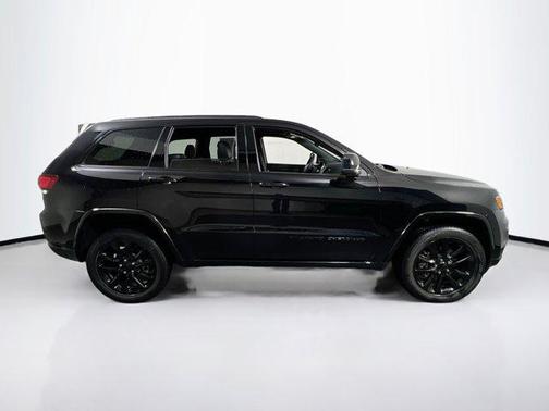 2022 Jeep Grand Cherokee Laredo