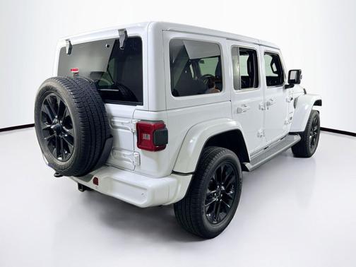 Bright White Clearcoat 2021 Jeep Wrangler Unlimited Sahara