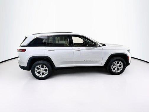 Bright White Clearcoat 2023 Jeep Grand Cherokee Limited