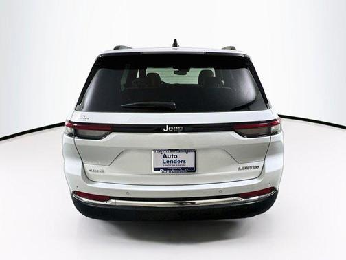Bright White Clearcoat 2023 Jeep Grand Cherokee Limited