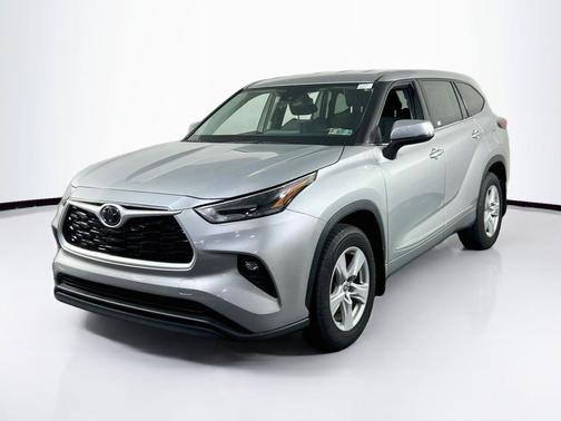 Celestial Silver Metallic 2021 Toyota Highlander LE