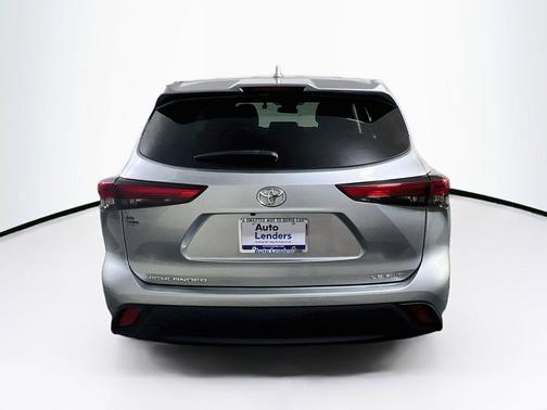 Celestial Silver Metallic 2021 Toyota Highlander LE