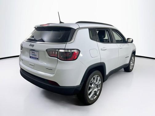 Bright White Clearcoat 2022 Jeep Compass Latitude Lux